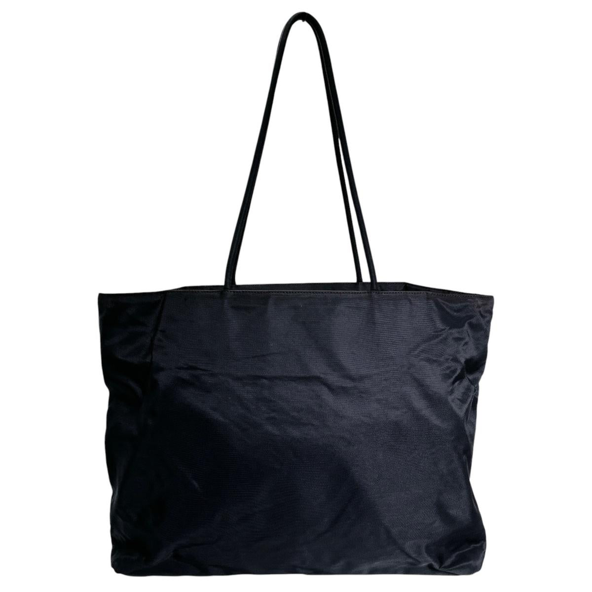 プラダ PRADA トートバッグ
 軽量 トライアングルロゴ A4対応 ナイロン ブラック 【SS】
 【中古】