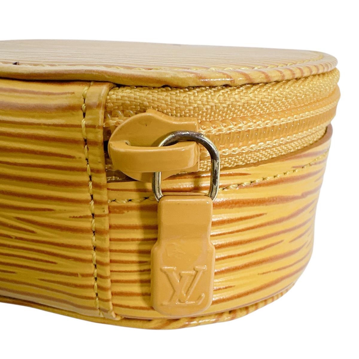 ルイヴィトン LOUIS VUITTON ポーチ
 宝石ケース エピ エクランビジュー8 エピレザー M48229 タッシリイエロー LV
 【SS】
 【中古】
