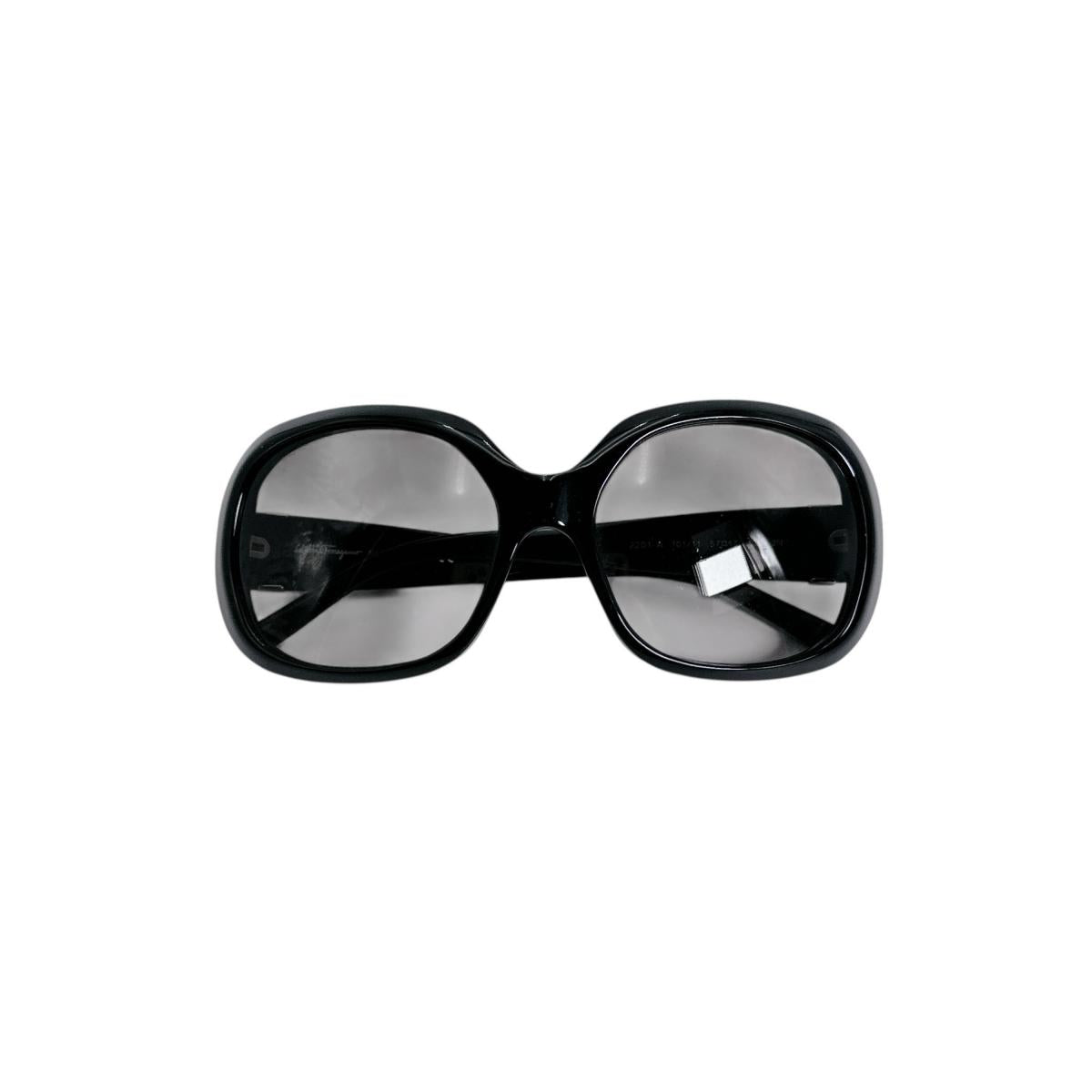 サルヴァトーレフェラガモ Salvatore Ferragamo サングラス
 サングラス フェラガモ サルバトーレ プラスチック 2201-A 101/11 ブラック 【H】
 【中古】