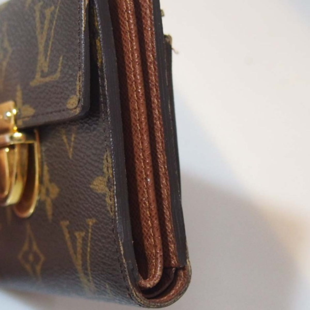 ルイヴィトン LOUIS VUITTON 三つ折り財布
 ポルトフォイユ・コアラ モノグラム 小銭入れ付 モノグラムキャンバス M58013 ブラウン LV
 【SS】
 【中古】