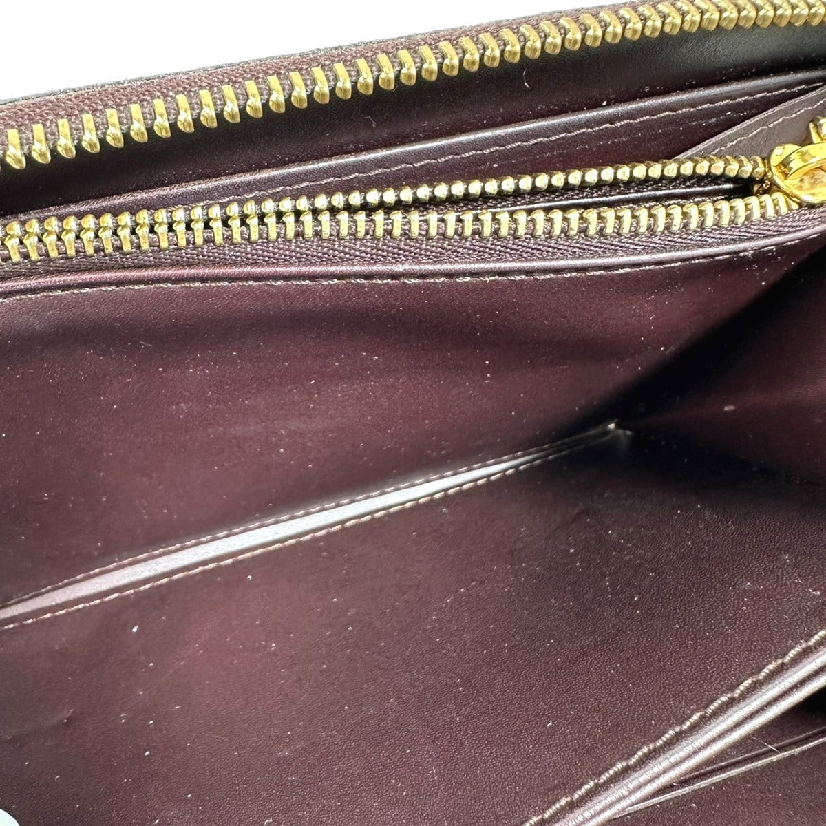 ルイヴィトン LOUIS VUITTON 長財布
 ラウンドファスナー ヴェルニ ジッピーウォレット モノグラムヴェルニ M93522 アマラント LV
 【SS】
 【中古】