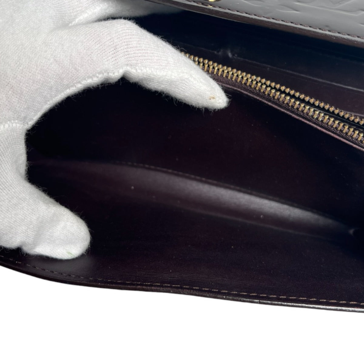 ルイヴィトン LOUIS VUITTON 長財布
 ポルトフォイユサラ ヴェルニ 2つ折ファスナー付 モノグラムヴェルニ M93524 アマラント LV
 【SS】
 【中古】