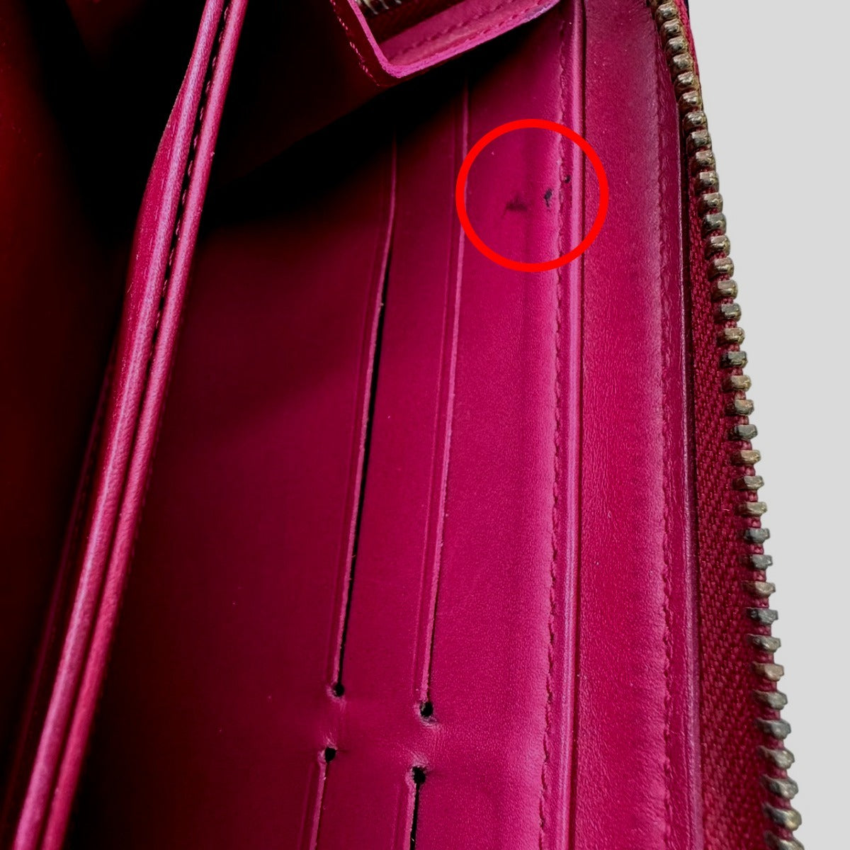 ルイヴィトン LOUIS VUITTON 長財布
 ラウンドファスナー ヴェルニ ジッピーウォレット モノグラムヴェルニ M61379 マゼンタ LV
 【SS】
 【中古】