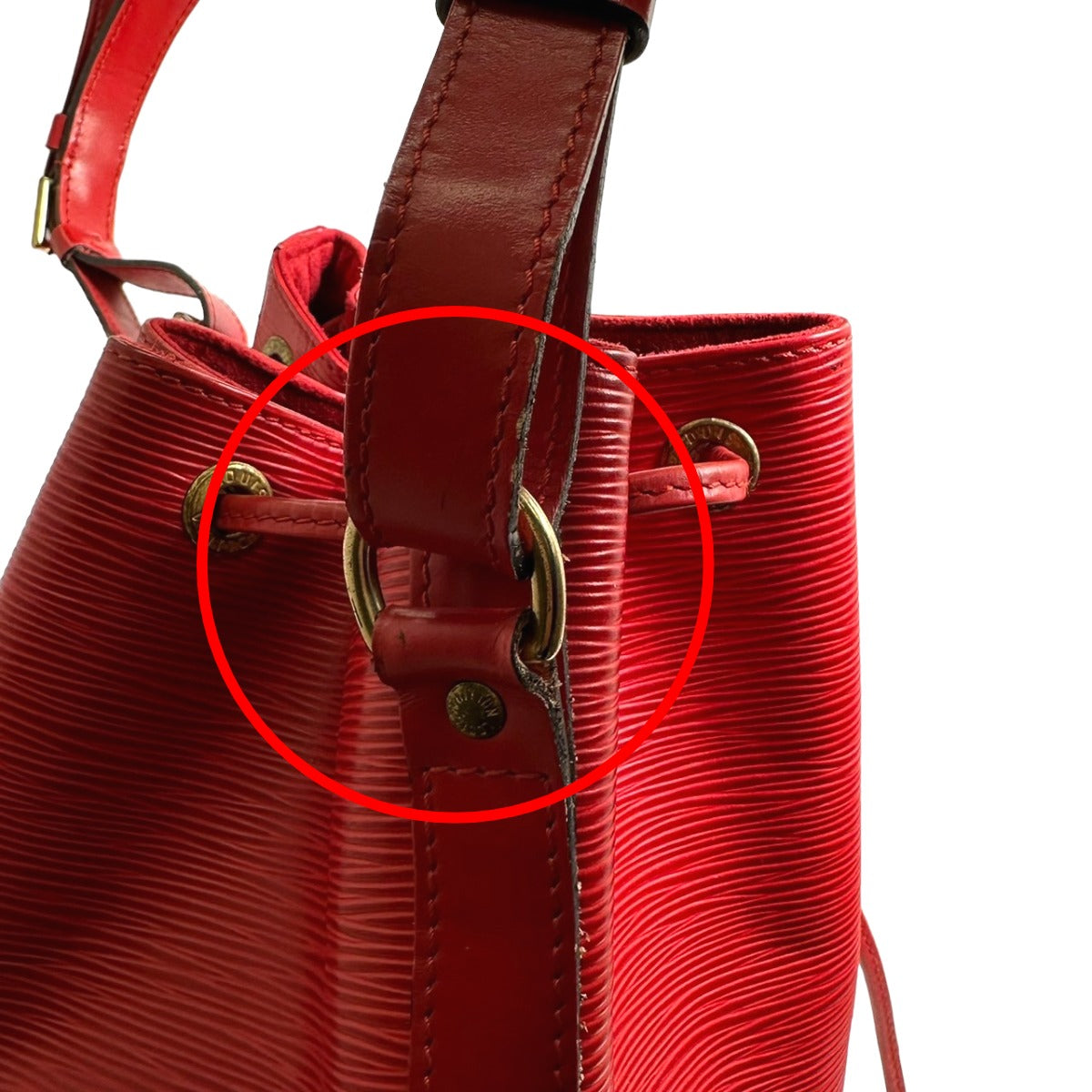 ルイヴィトン LOUIS VUITTON ショルダーバッグ
 プチノエ エピ 巾着型 エピレザー M44107 カステリアンレッド LV
 【SS】
 【中古】