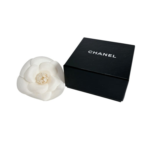 シャネル CHANEL ブローチ
 コサージュ カメリア ナイロン ホワイト 【SS】
 【中古】