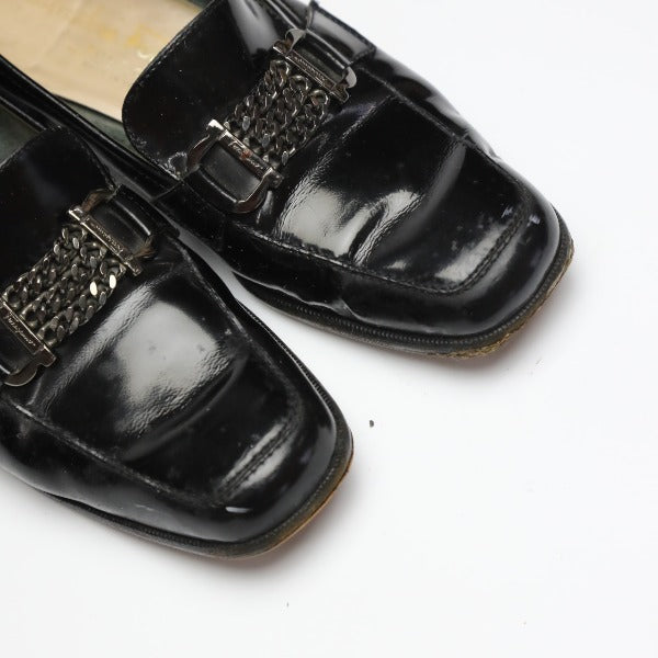 Salvatore Ferragamo Pumps
 Patent leather pumps, black [SS]
 【second hand】 