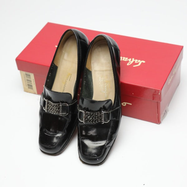 Salvatore Ferragamo Pumps
 Patent leather pumps, black [SS]
 【second hand】 