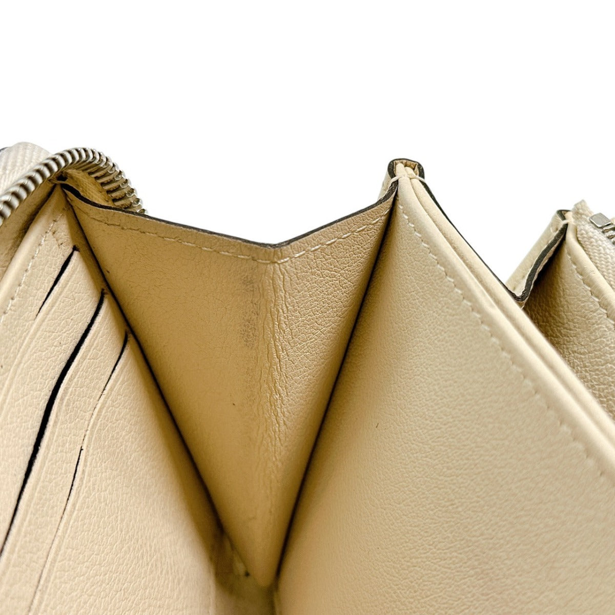 ルイヴィトン LOUIS VUITTON 長財布
 ラウンドファスナー モノグラムマヒナ ジッピーウォレット モノグラムマヒナ Ｍ61868 マグノリア LV
 【SS】
 【中古】