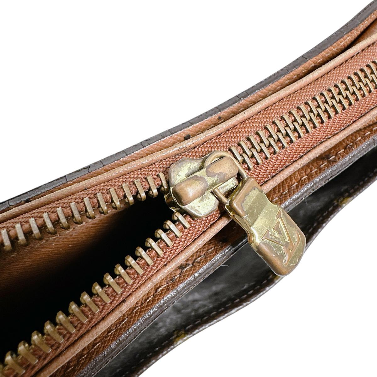 ルイヴィトン LOUIS VUITTON セカンドバッグ
 クラッチバッグ モノグラム ファスナー モノグラムキャンバス M51790 ブラウン LV
 【SS】
 【中古】