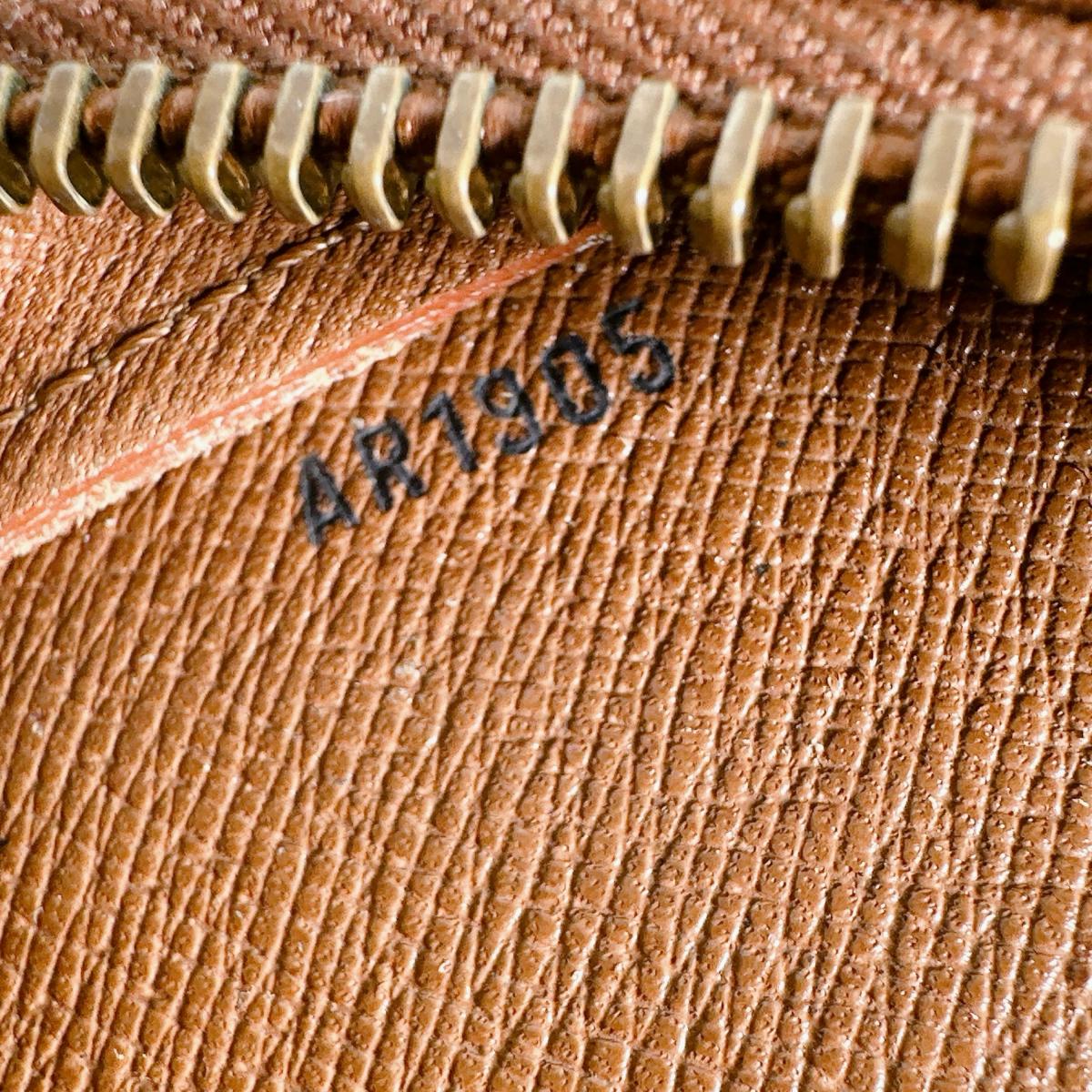ルイヴィトン LOUIS VUITTON セカンドバッグ
 クラッチバッグ モノグラム ファスナー モノグラムキャンバス M51790 ブラウン LV
 【SS】
 【中古】