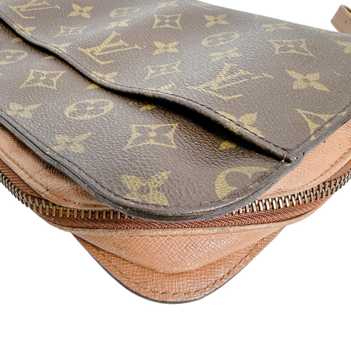 ルイヴィトン LOUIS VUITTON セカンドバッグ
 クラッチバッグ モノグラム ファスナー モノグラムキャンバス M51790 ブラウン LV
 【SS】
 【中古】