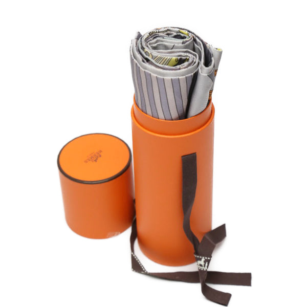 エルメス HERMES スカーフ
 クラヴァット型 シルク カレ90 騎馬 ハーネス シルク グレー 【SS】
 【中古】