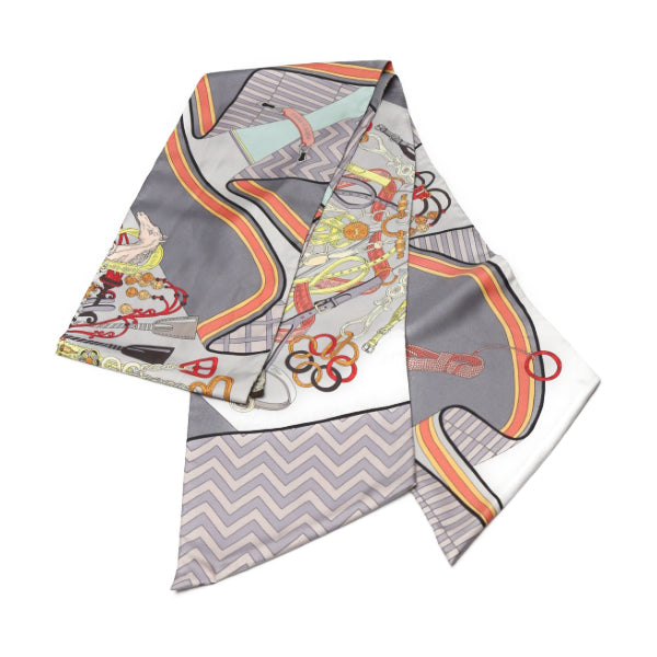 エルメス HERMES スカーフ
 クラヴァット型 シルク カレ90 騎馬 ハーネス シルク グレー 【SS】
 【中古】