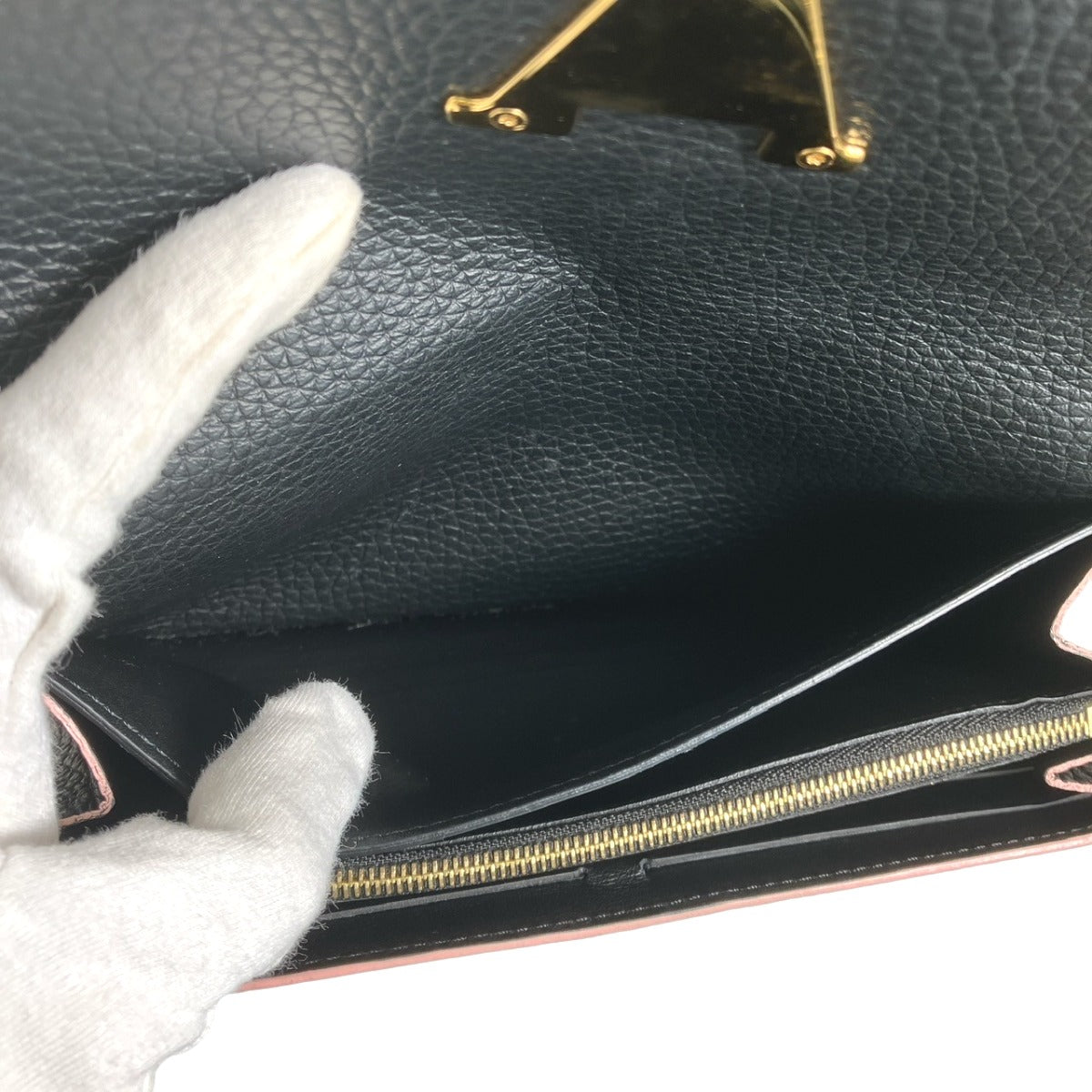 Louis Vuitton LOUIS VUITTON Long Wallet
 Bi-fold long wallet Taurillon Portefeuille Capucines Taurillon Clemence M67663 Black LV
 [SS]
 【second hand】 