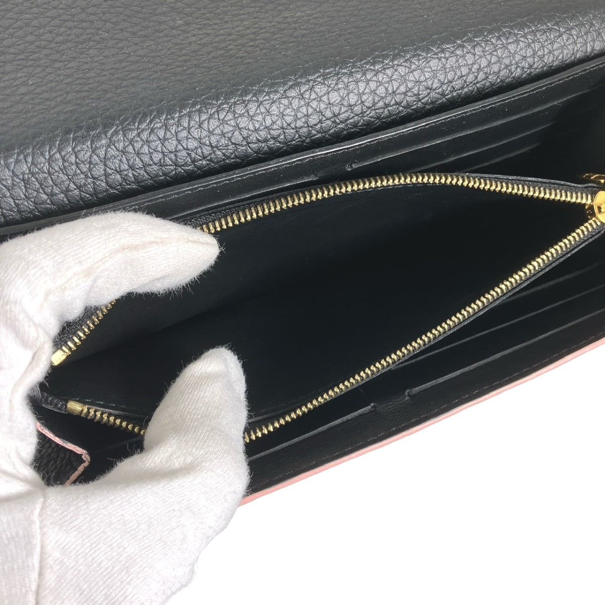 Louis Vuitton LOUIS VUITTON Long Wallet
 Bi-fold long wallet Taurillon Portefeuille Capucines Taurillon Clemence M67663 Black LV
 [SS]
 【second hand】 