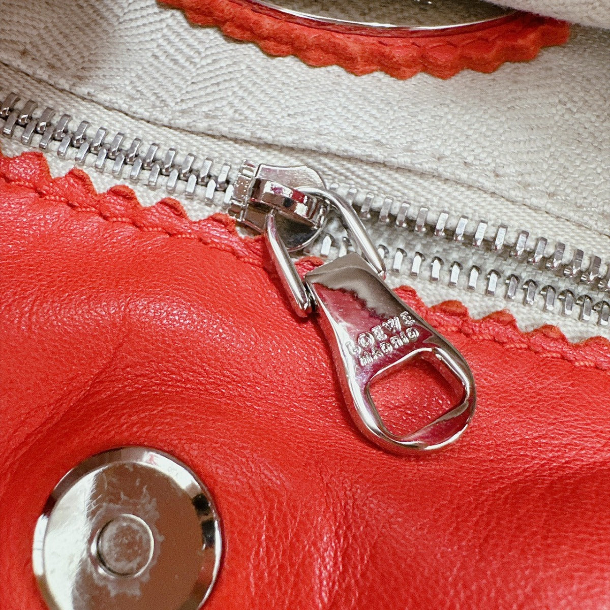 ロエベ LOEWE ショルダーバッグ
 2WAY レザー タッセル レザー 380 82 E17 レッド 【SS】
 【中古】