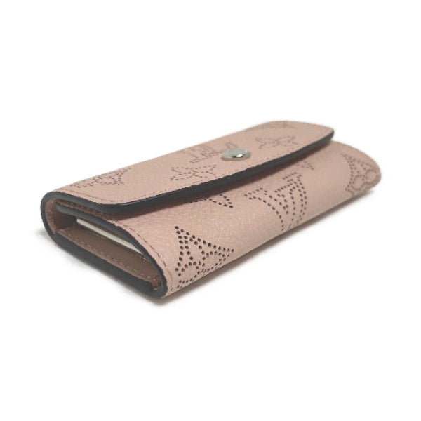 ルイヴィトン LOUIS VUITTON キーケース
 4本用キーケース マヒナ ミュルティクレ4 モノグラムマヒナ M64056 マグノリア LV
 【SS】
 【中古】