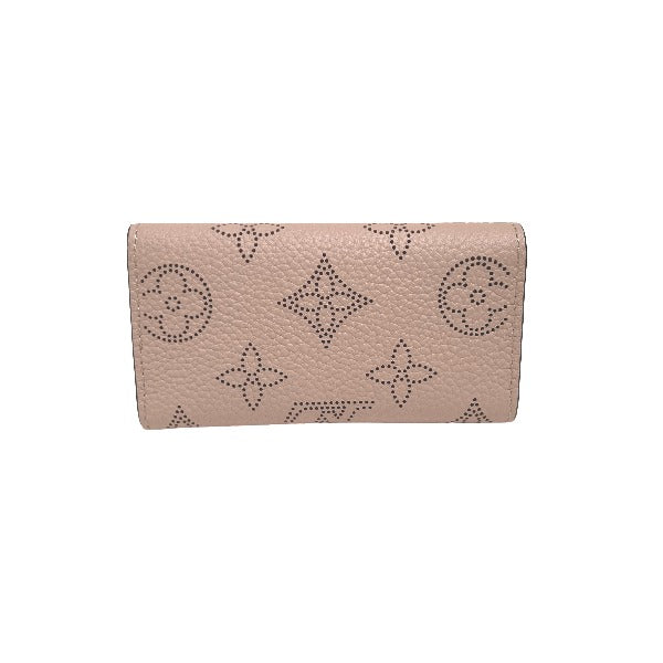 ルイヴィトン LOUIS VUITTON キーケース
 4本用キーケース マヒナ ミュルティクレ4 モノグラムマヒナ M64056 マグノリア LV
 【SS】
 【中古】