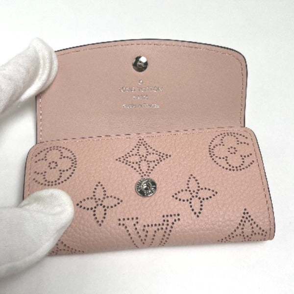 ルイヴィトン LOUIS VUITTON キーケース
 4本用キーケース マヒナ ミュルティクレ4 モノグラムマヒナ M64056 マグノリア LV
 【SS】
 【中古】