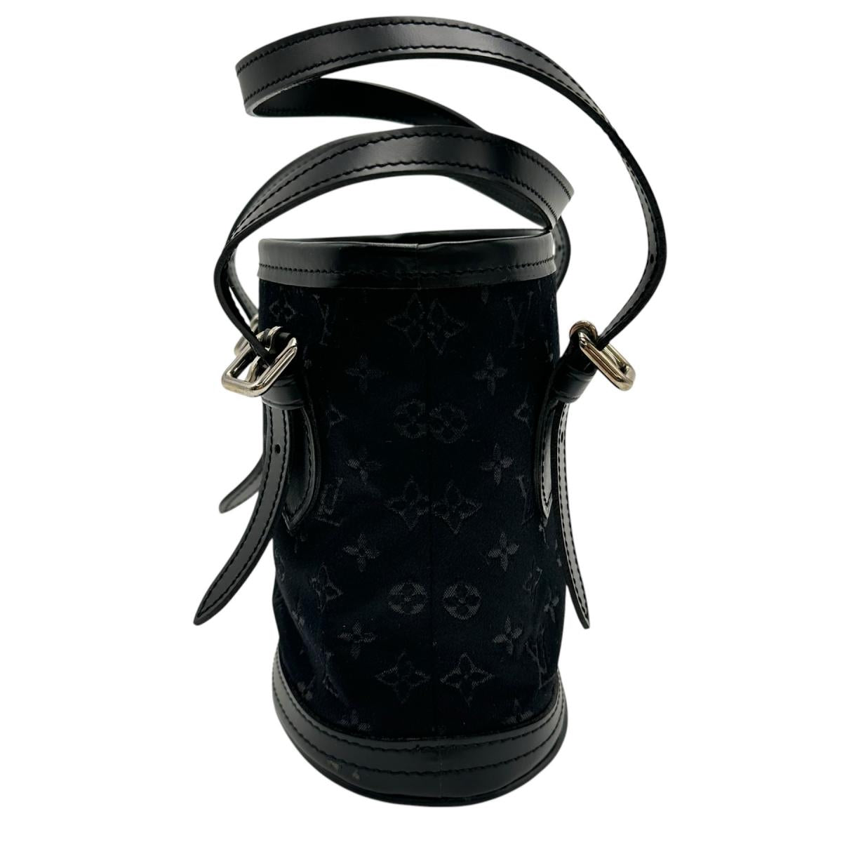 ルイヴィトン LOUIS VUITTON ハンドバッグ
 リトル・バケット モノグラム・サテン ノワール モノグラムサテン M92144 ノワール LV
 【SS】
 【中古】