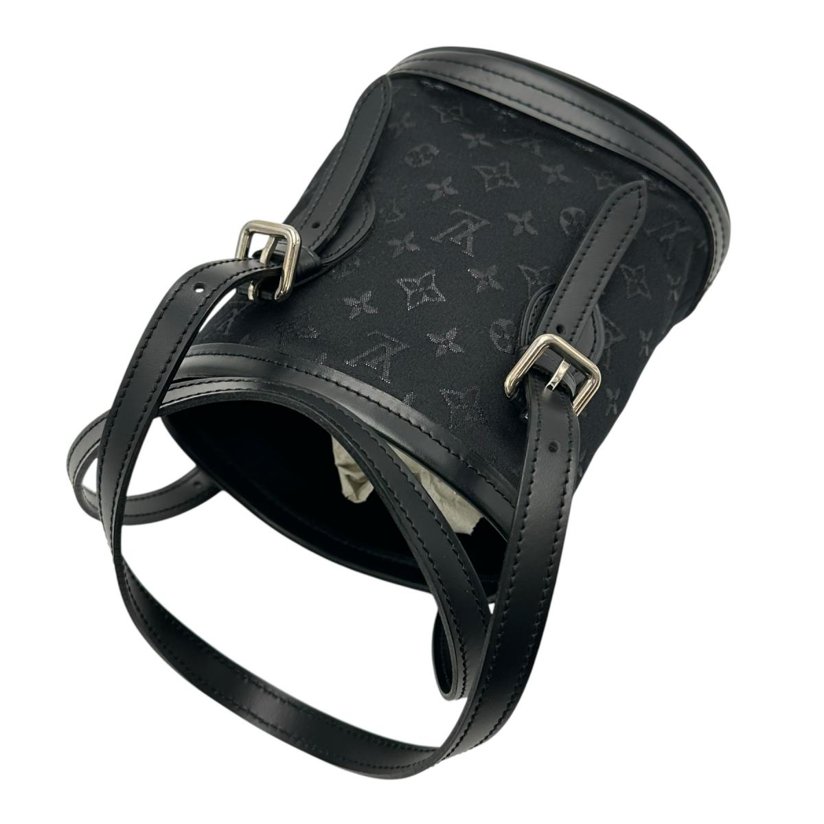 ルイヴィトン LOUIS VUITTON ハンドバッグ
 リトル・バケット モノグラム・サテン ノワール モノグラムサテン M92144 ノワール LV
 【SS】
 【中古】