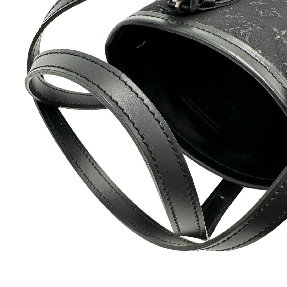 ルイヴィトン LOUIS VUITTON ハンドバッグ
 リトル・バケット モノグラム・サテン ノワール モノグラムサテン M92144 ノワール LV
 【SS】
 【中古】