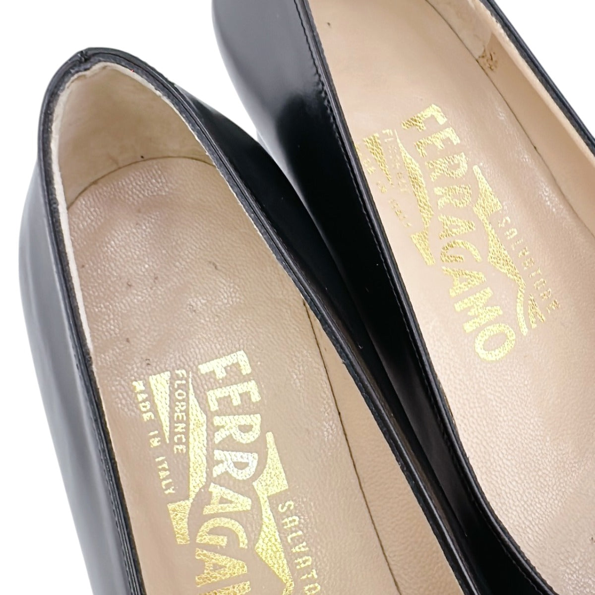 サルヴァトーレフェラガモ Salvatore Ferragamo パンプス
 パンプス FLORENCE カーフ ブラック 【H】
 【中古】