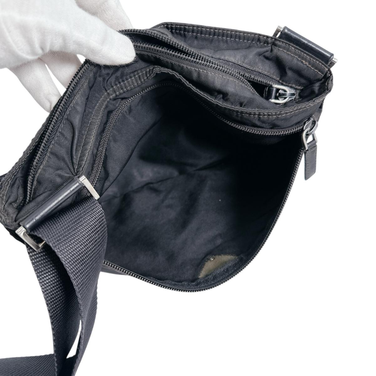 プラダ PRADA ショルダーバッグ
 ボディバッグ トライアングルロゴ ナイロン ブラック 【SS】
 【中古】