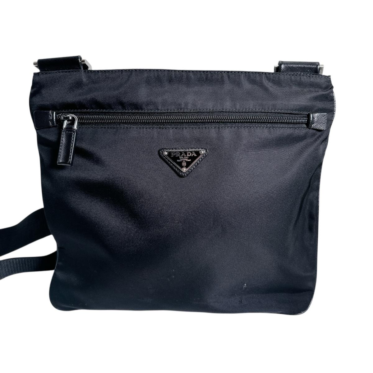 プラダ PRADA ショルダーバッグ
 ボディバッグ 斜め掛け トライアングルロゴ ナイロン ブラック 【SS】
 【中古】