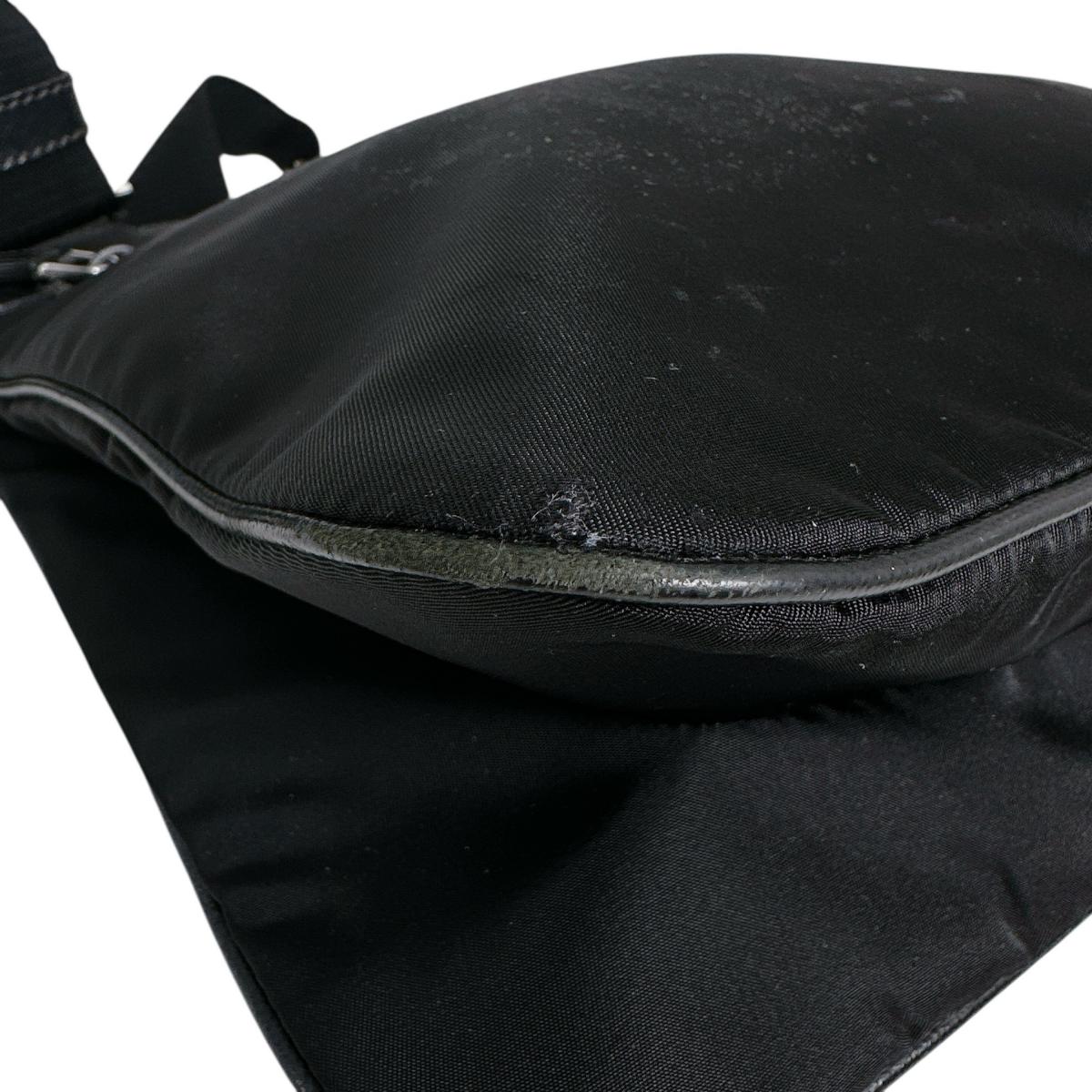 プラダ PRADA ショルダーバッグ
 ボディバッグ 斜め掛け トライアングルロゴ ナイロン ブラック 【SS】
 【中古】