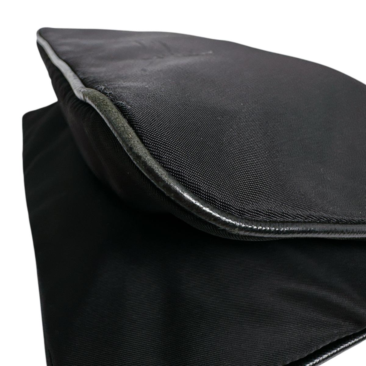 プラダ PRADA ショルダーバッグ
 ボディバッグ 斜め掛け トライアングルロゴ ナイロン ブラック 【SS】
 【中古】