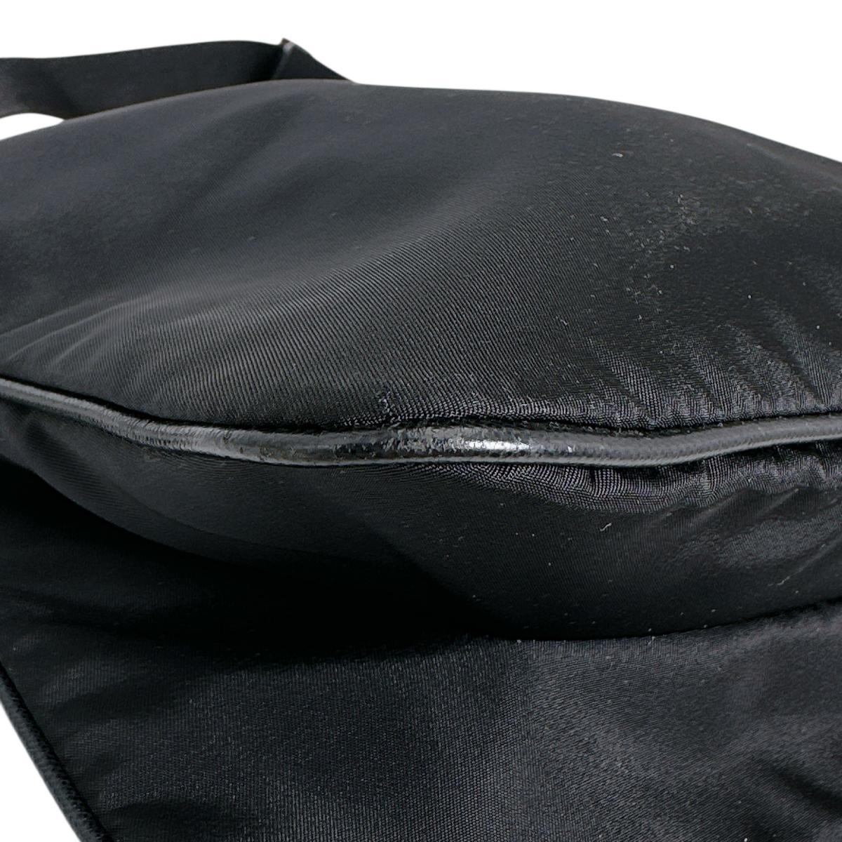 プラダ PRADA ショルダーバッグ
 ボディバッグ 斜め掛け トライアングルロゴ ナイロン ブラック 【SS】
 【中古】