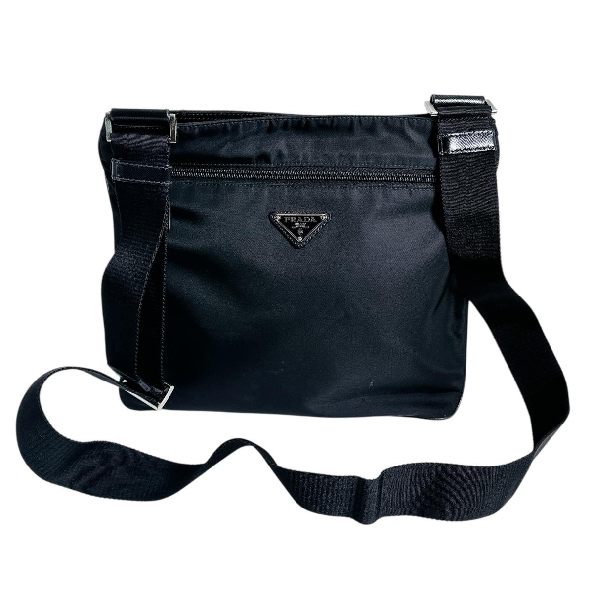プラダ PRADA ショルダーバッグ
 ボディバッグ 斜め掛け トライアングルロゴ ナイロン ブラック 【SS】
 【中古】