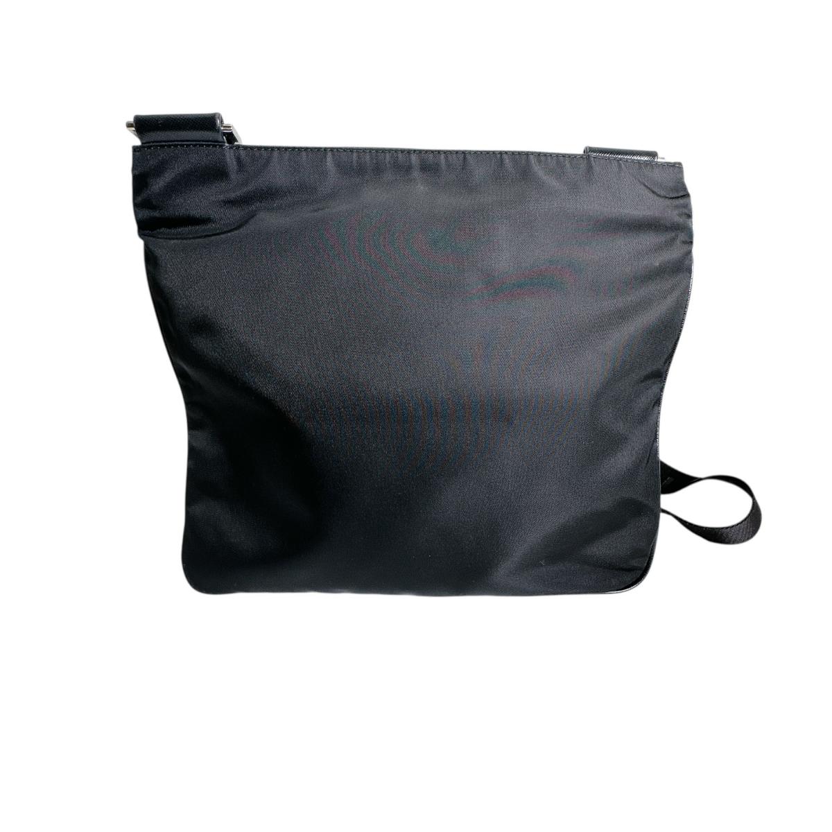 プラダ PRADA ショルダーバッグ
 ボディバッグ 斜め掛け トライアングルロゴ ナイロン ブラック 【SS】
 【中古】