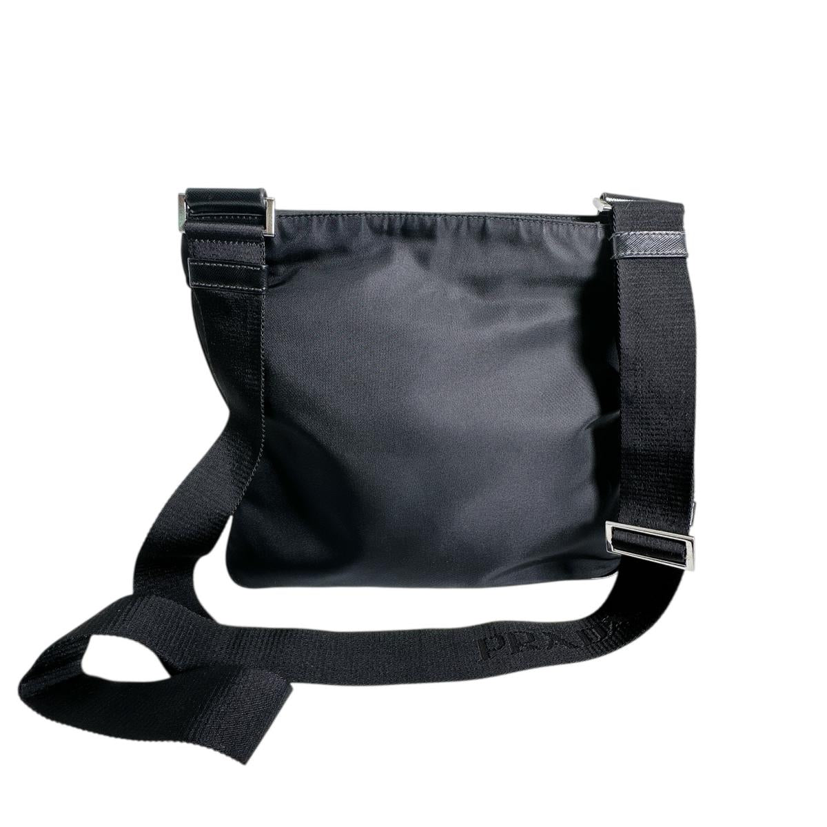 プラダ PRADA ショルダーバッグ
 ボディバッグ 斜め掛け トライアングルロゴ ナイロン ブラック 【SS】
 【中古】