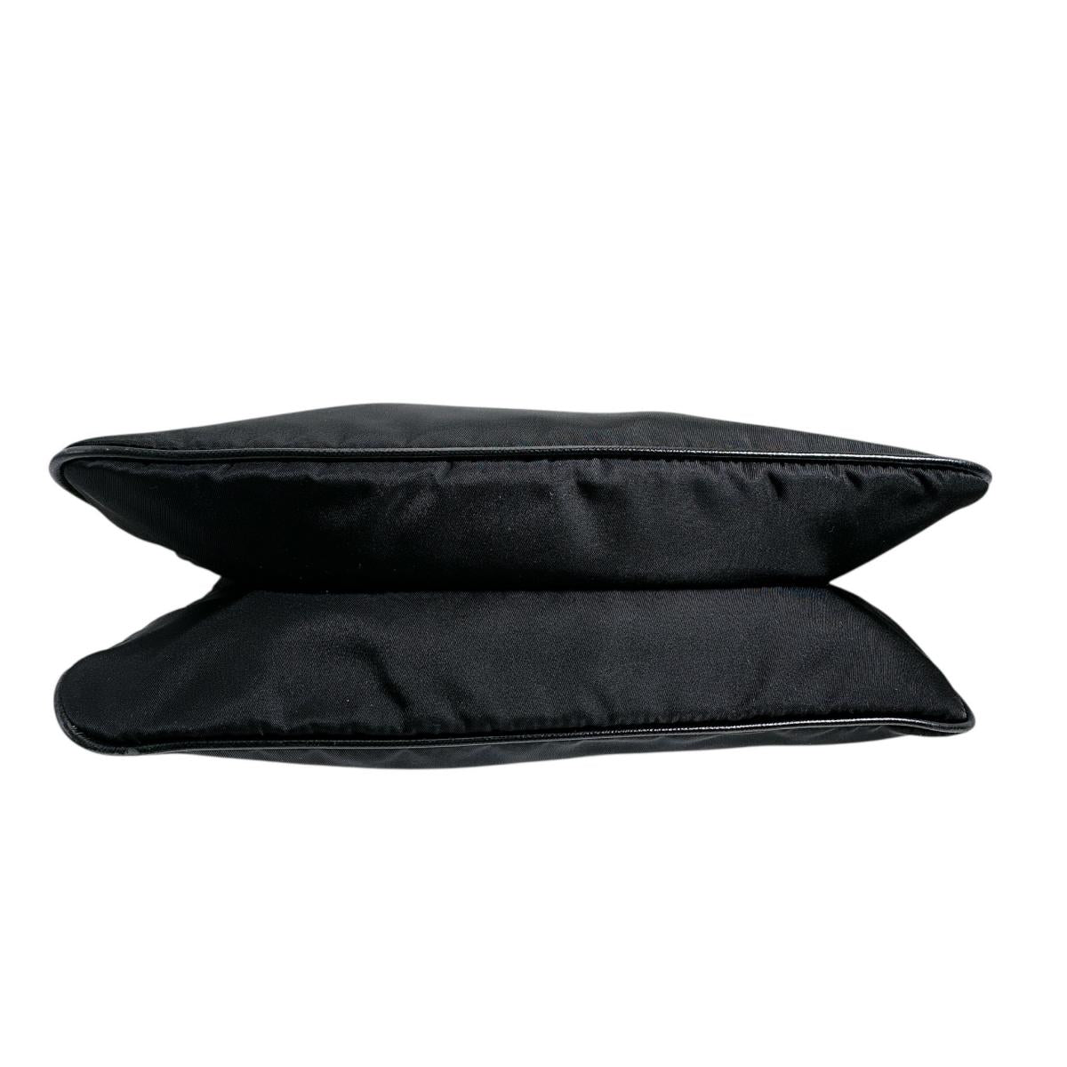 プラダ PRADA ショルダーバッグ
 ボディバッグ 斜め掛け トライアングルロゴ ナイロン ブラック 【SS】
 【中古】