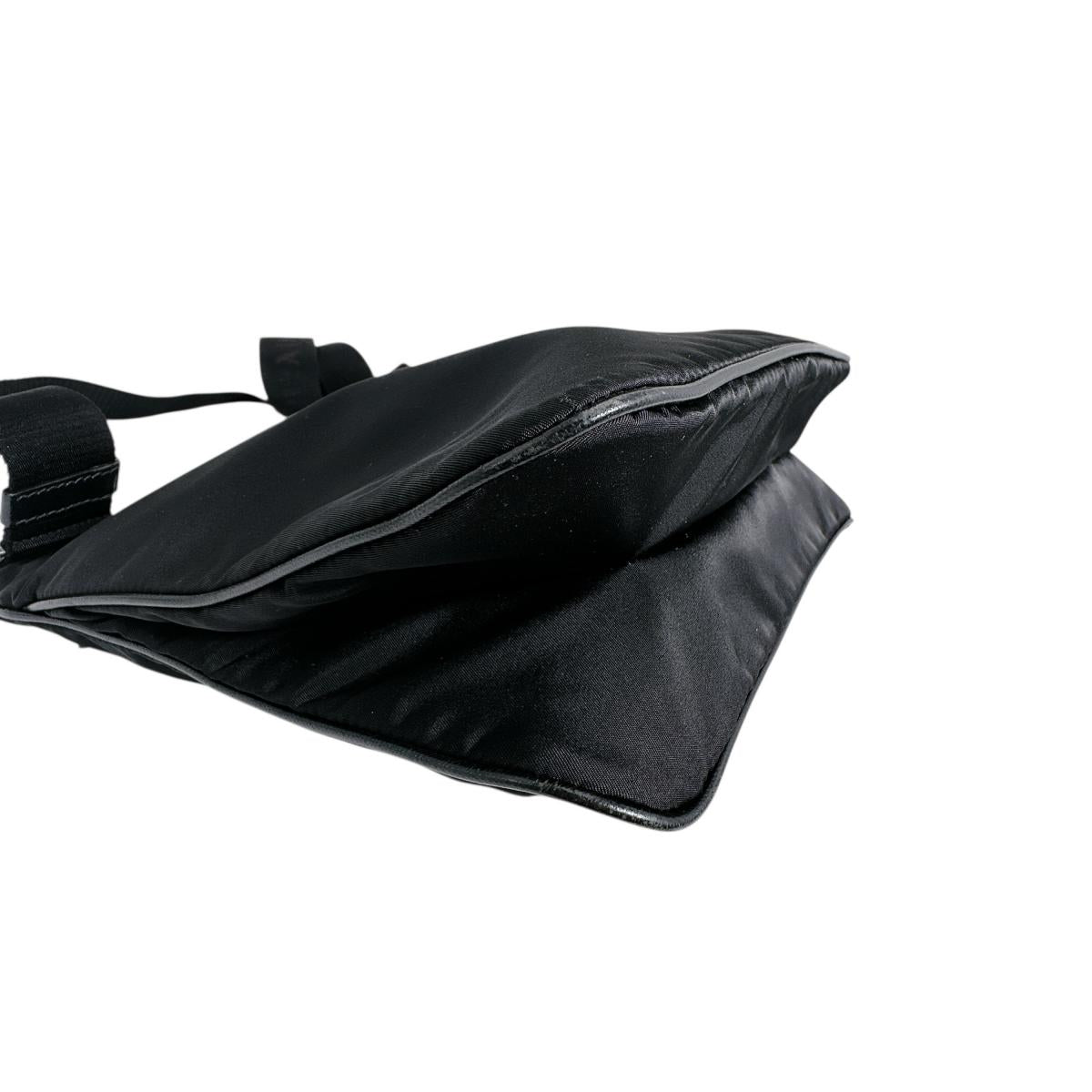 プラダ PRADA ショルダーバッグ
 ボディバッグ 斜め掛け トライアングルロゴ ナイロン ブラック 【SS】
 【中古】