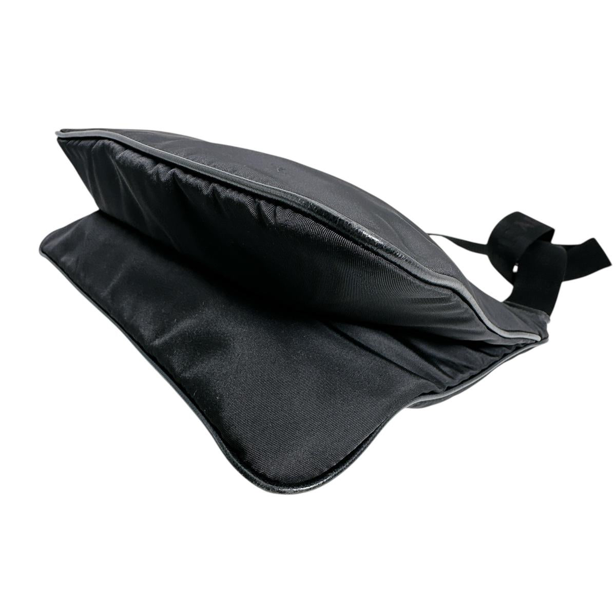 プラダ PRADA ショルダーバッグ
 ボディバッグ 斜め掛け トライアングルロゴ ナイロン ブラック 【SS】
 【中古】