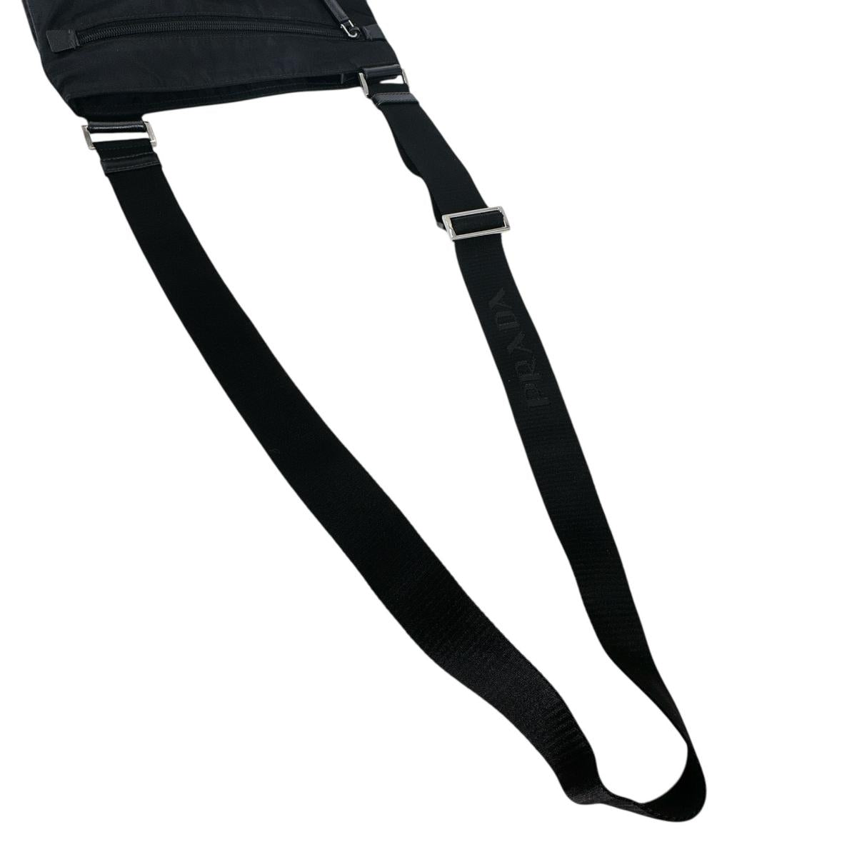 プラダ PRADA ショルダーバッグ
 ボディバッグ 斜め掛け トライアングルロゴ ナイロン ブラック 【SS】
 【中古】