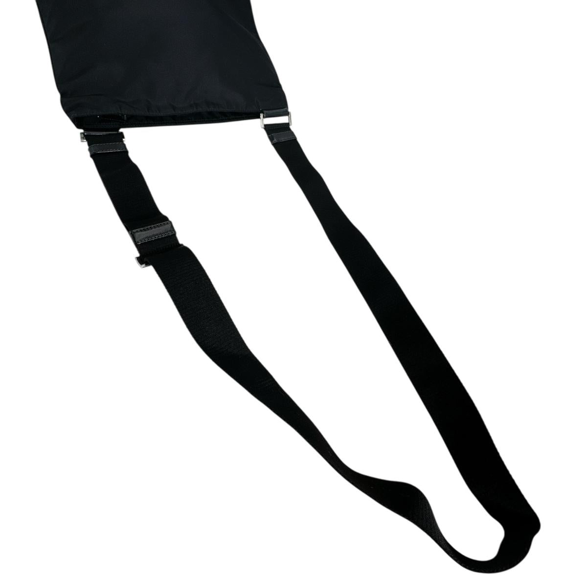 プラダ PRADA ショルダーバッグ
 ボディバッグ 斜め掛け トライアングルロゴ ナイロン ブラック 【SS】
 【中古】