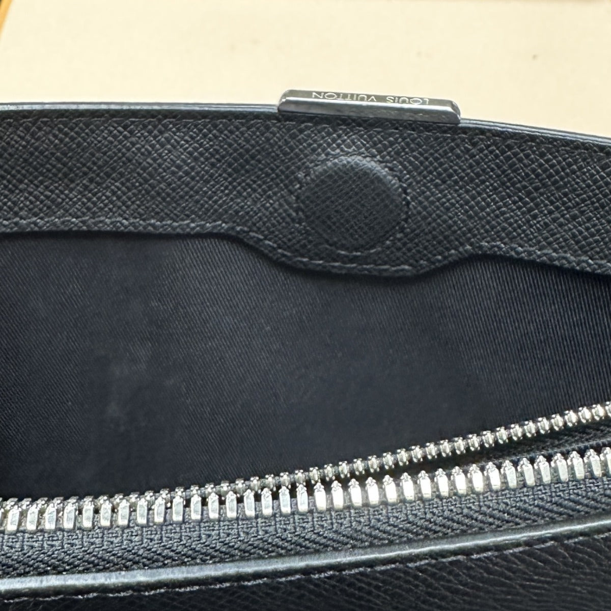 ルイヴィトン LOUIS VUITTON ビジネスバッグ
 ショルダーバッグ タイガ アントン・ブリーフケース タイガ M34400 アルドワーズ LV
 【SS】
 【中古】