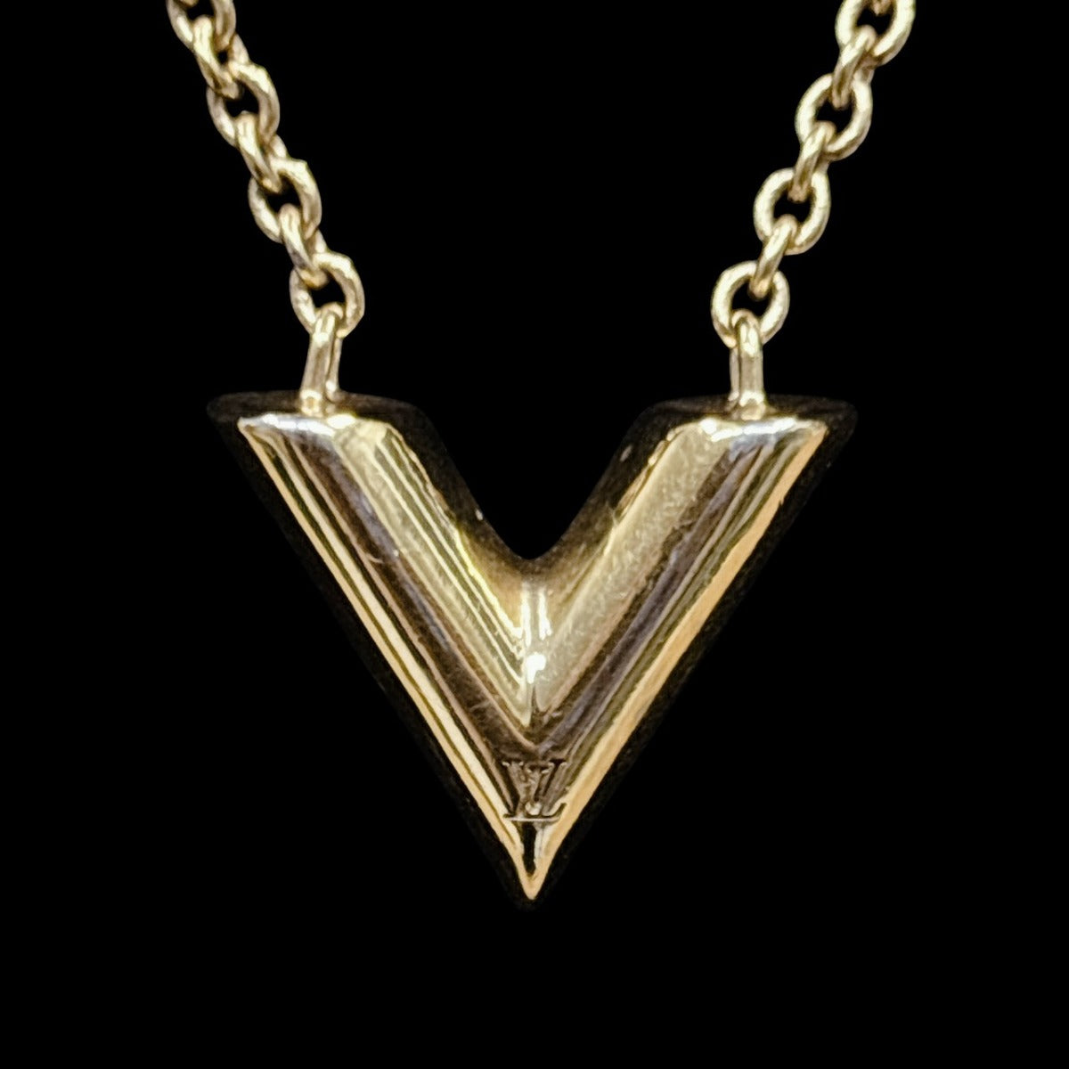 ルイヴィトン LOUIS VUITTON ネックレス
 コリエ・エセンシャルV ペルル GP M00857 ゴールド LV
 【SS】
 【中古】