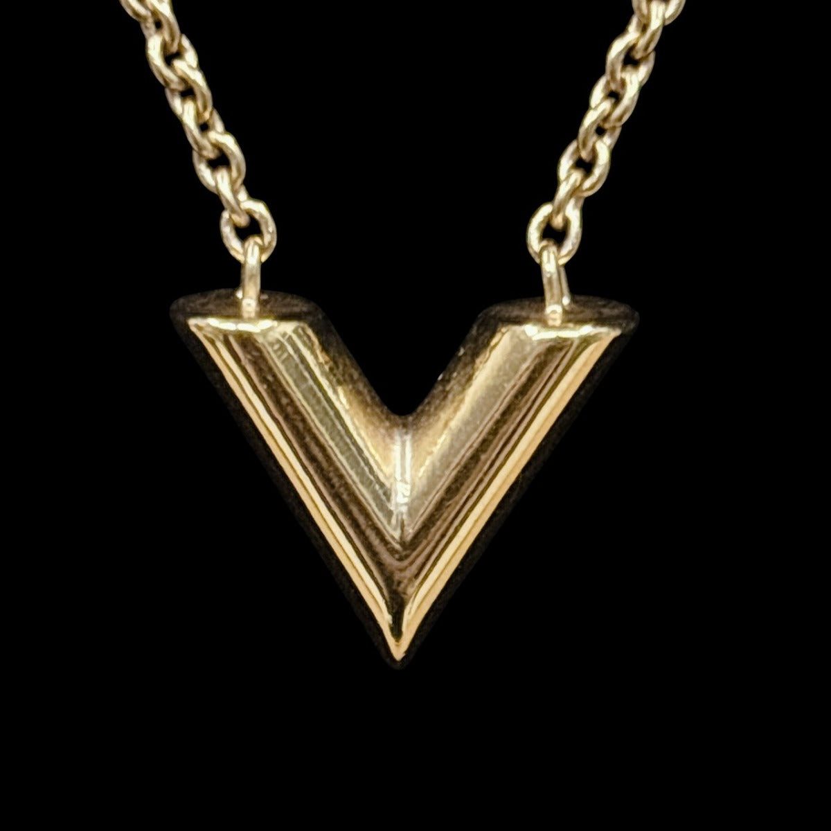 ルイヴィトン LOUIS VUITTON ネックレス
 コリエ・エセンシャルV ペルル GP M00857 ゴールド LV
 【SS】
 【中古】