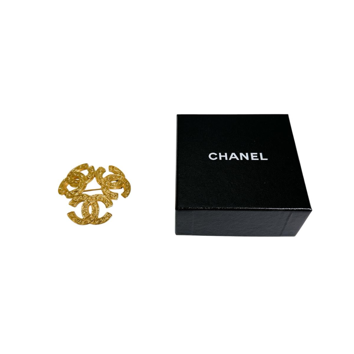 シャネル CHANEL ブローチ
 コサージュ トリプルココマーク ゴールド GP ゴールド 【SS】
 【中古】