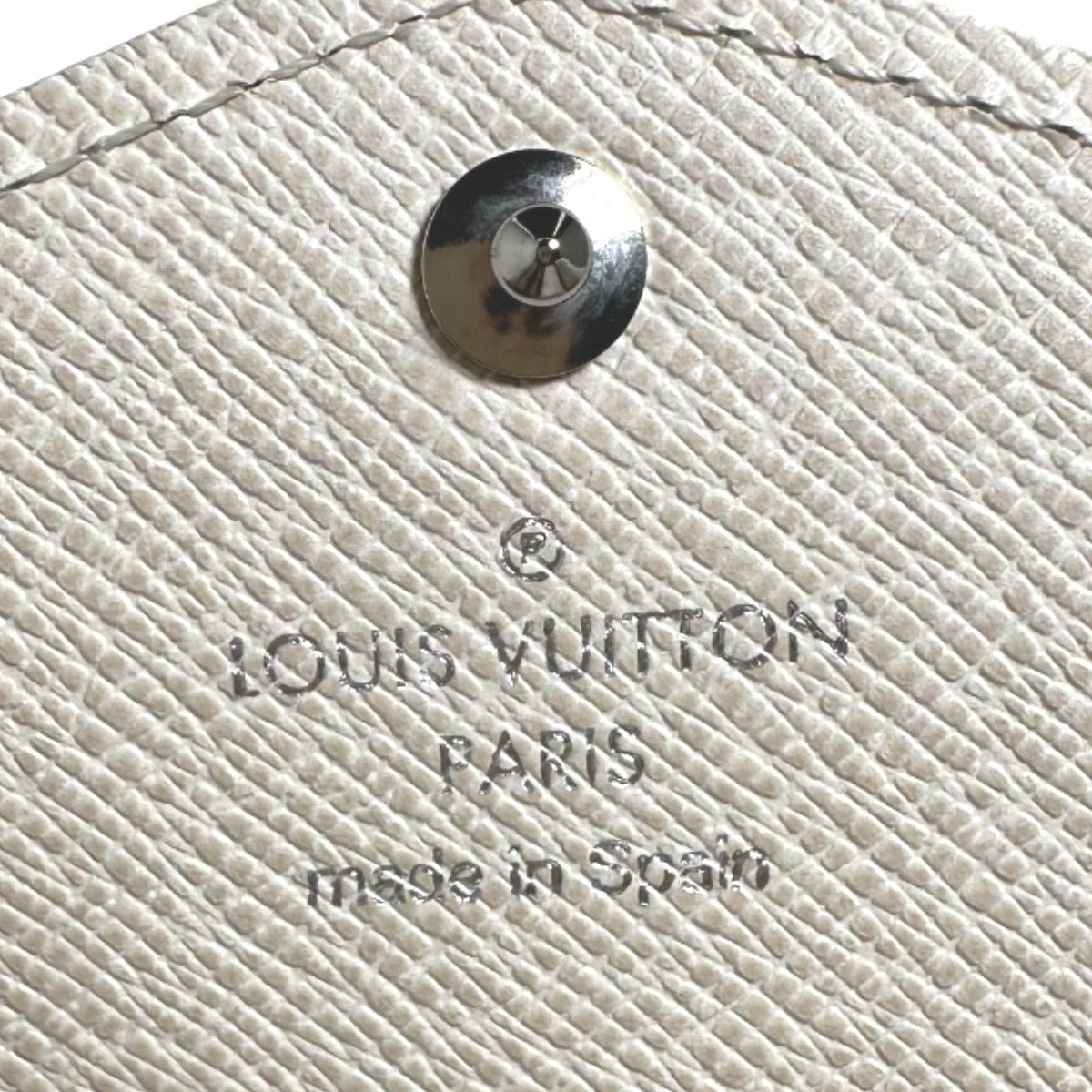 ルイヴィトン LOUIS VUITTON 長財布
 長財布 エピ ポルトフォイユ・サラ エピレザー M6057J ホワイト LV
 【SS】
 【中古】