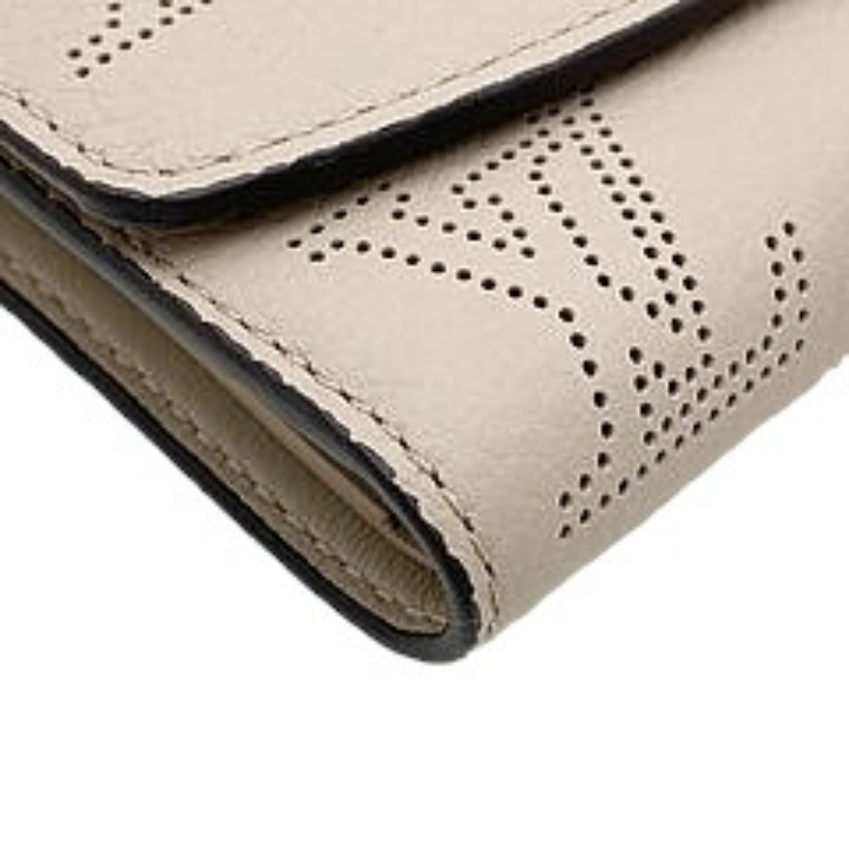 ルイヴィトン LOUIS VUITTON 三つ折り財布
 三つ折り財布 マヒナ ポルトフォイユ・ヴィクトリーヌ モノグラムマヒナ M82680 ガレ LV