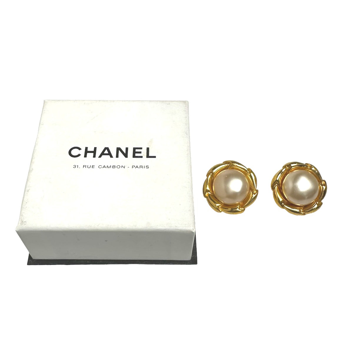 CHANEL Earrings
 Fake pearls, with calluses, no rubber, GP 93P, gold [SS]
 【second hand】 