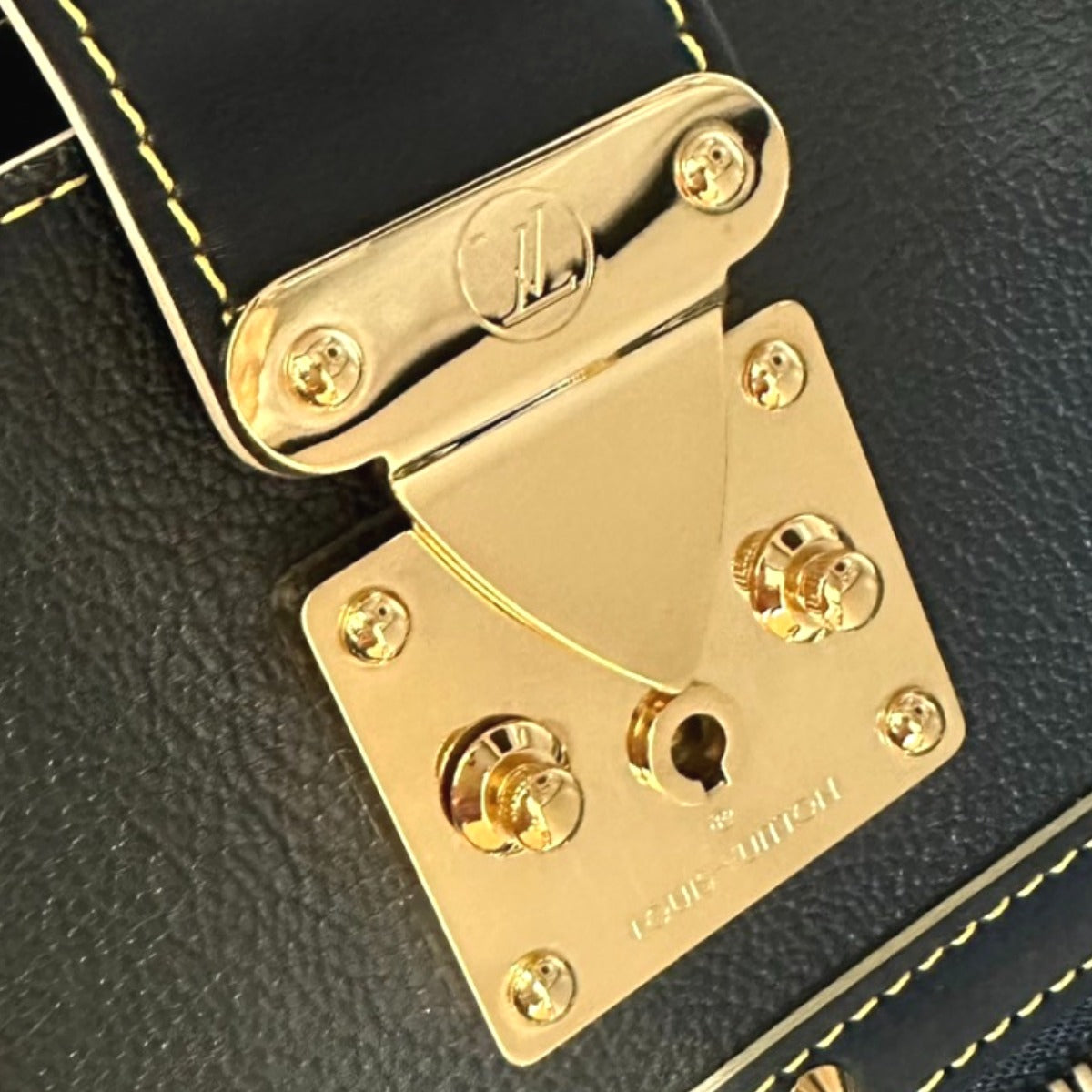 ルイヴィトン LOUIS VUITTON トートバッグ
 トートバッグ スハリ ファビュロー ノワール レザー M91812 ノワール LV
 【SS】
 【中古】