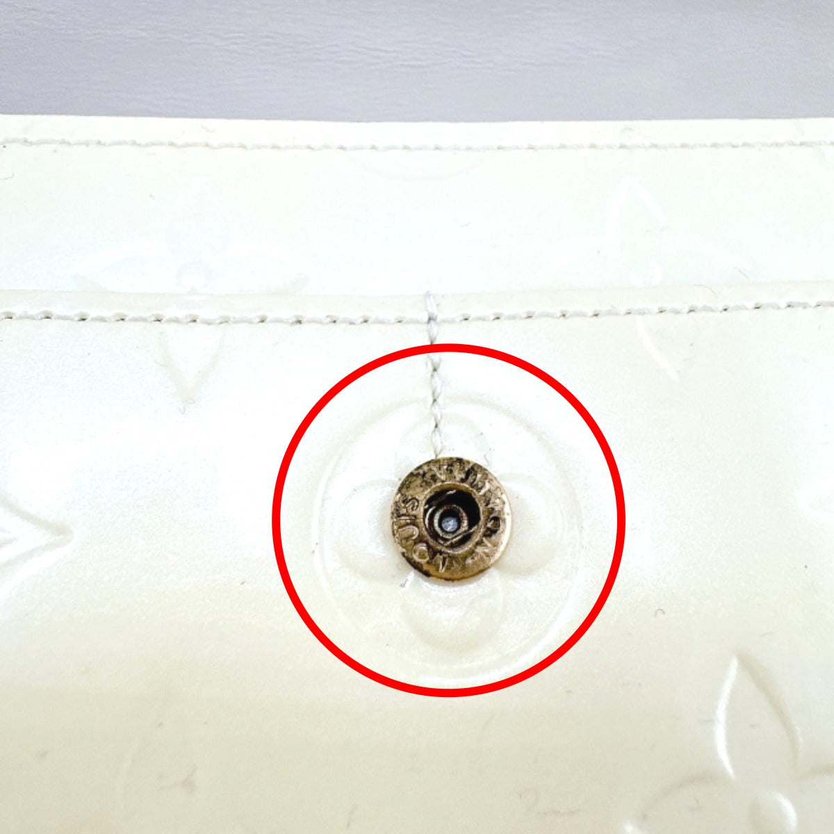 ルイヴィトン LOUIS VUITTON 長財布
 ファスナー付き長財布 ヴェルニ ポシェット・ポルトモネ クレディ ペルル モノグラムヴェルニ M91382 クリームホワイト LV
 【SS】
 【中古】