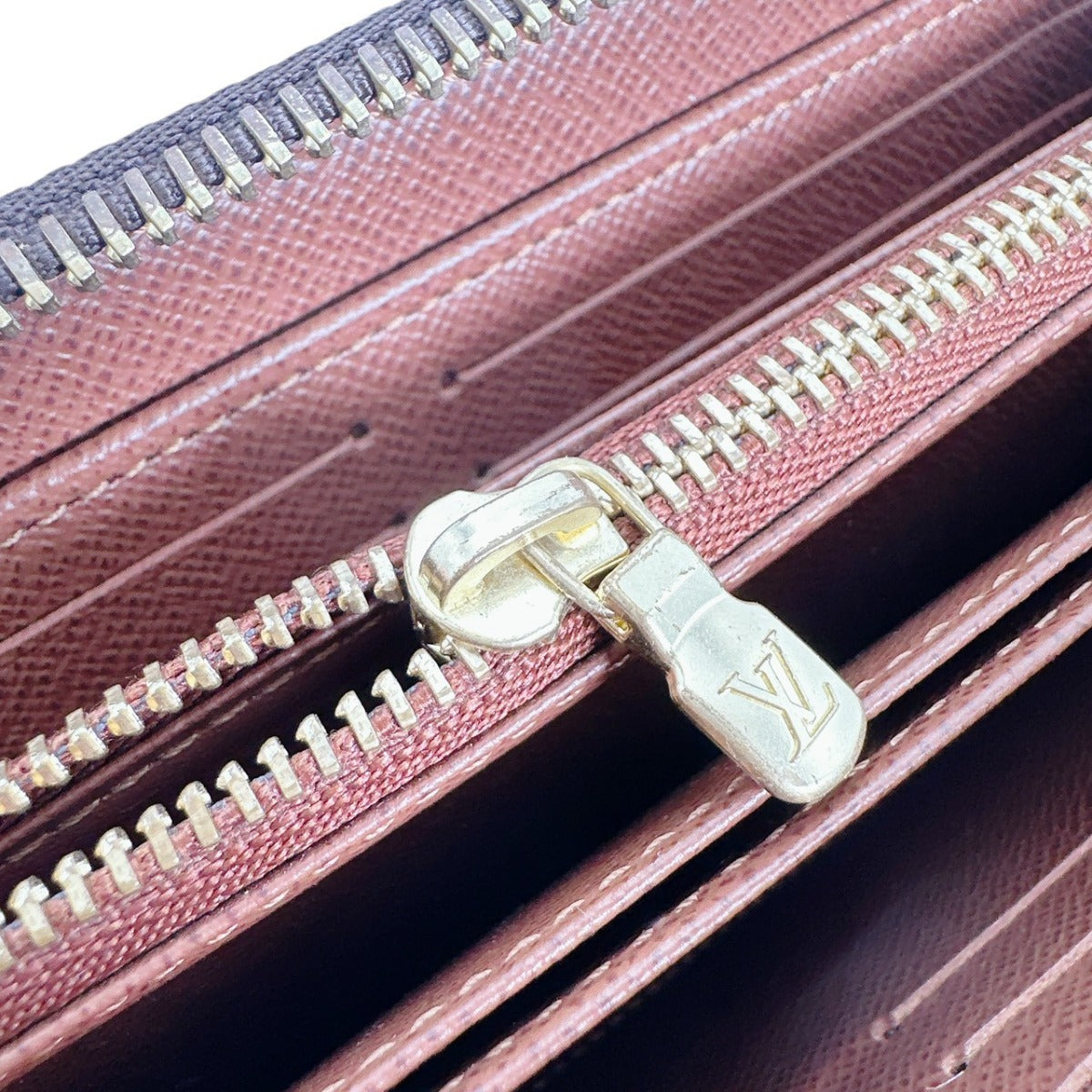 ルイヴィトン LOUIS VUITTON 長財布
 ラウンドファスナー モノグラム ジッピーウォレット モノグラムキャンバス M42616 ブラウン LV
 【SS】
 【中古】